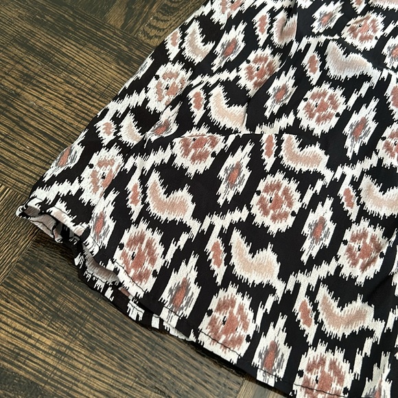 Brandy Melville Patterned Pleated Mini Skirt One size Elastic Waist - Picture 9 of 9